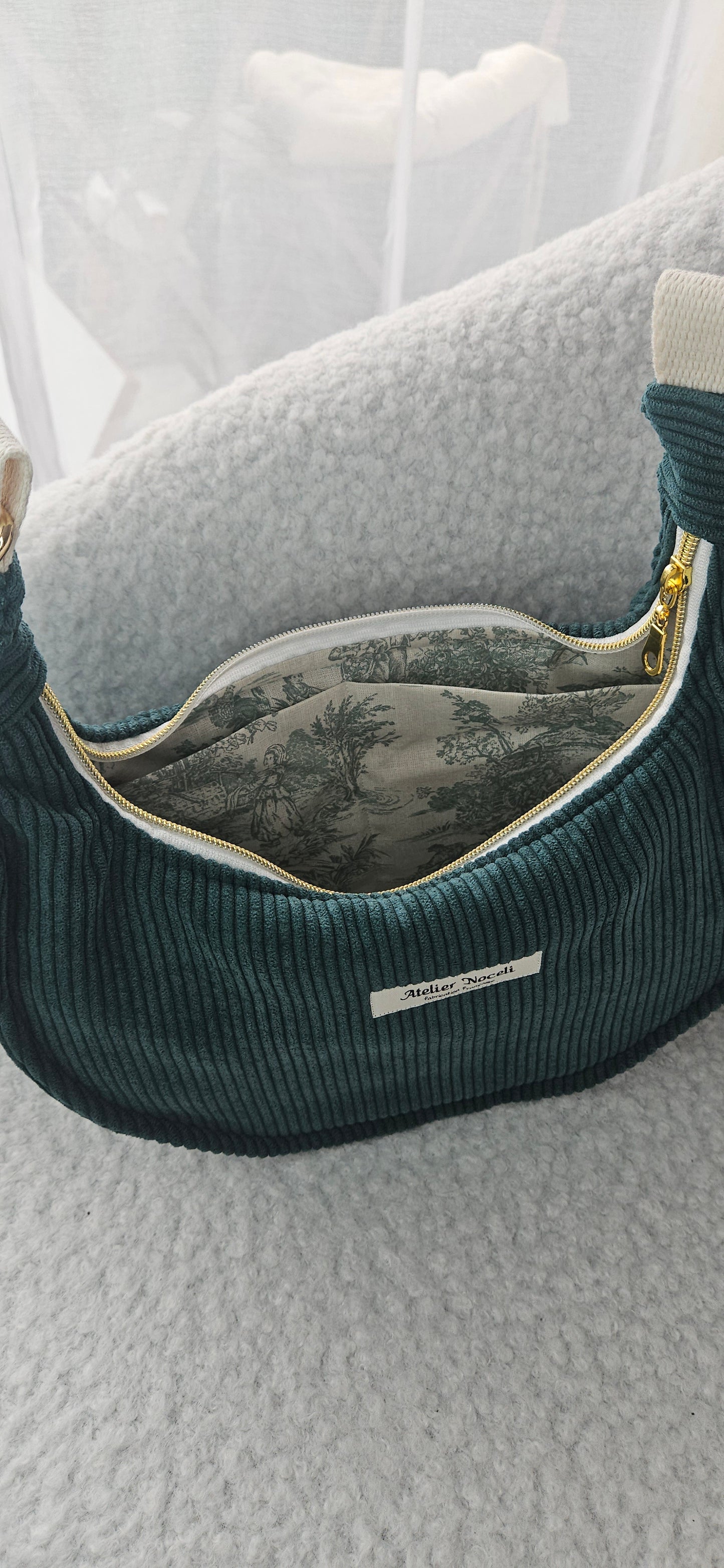 Sac à main demi-lune AURORE velours côtelé vert sapin