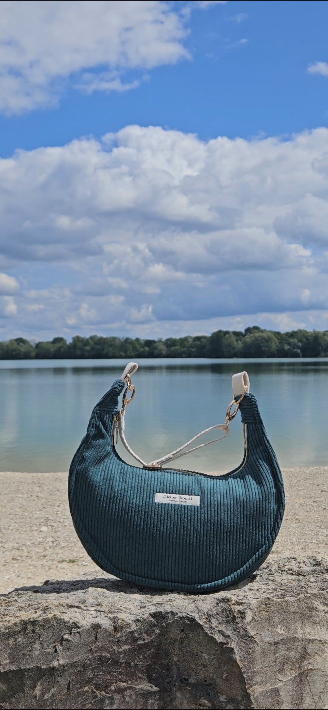 Sac à main demi-lune AURORE velours côtelé vert sapin