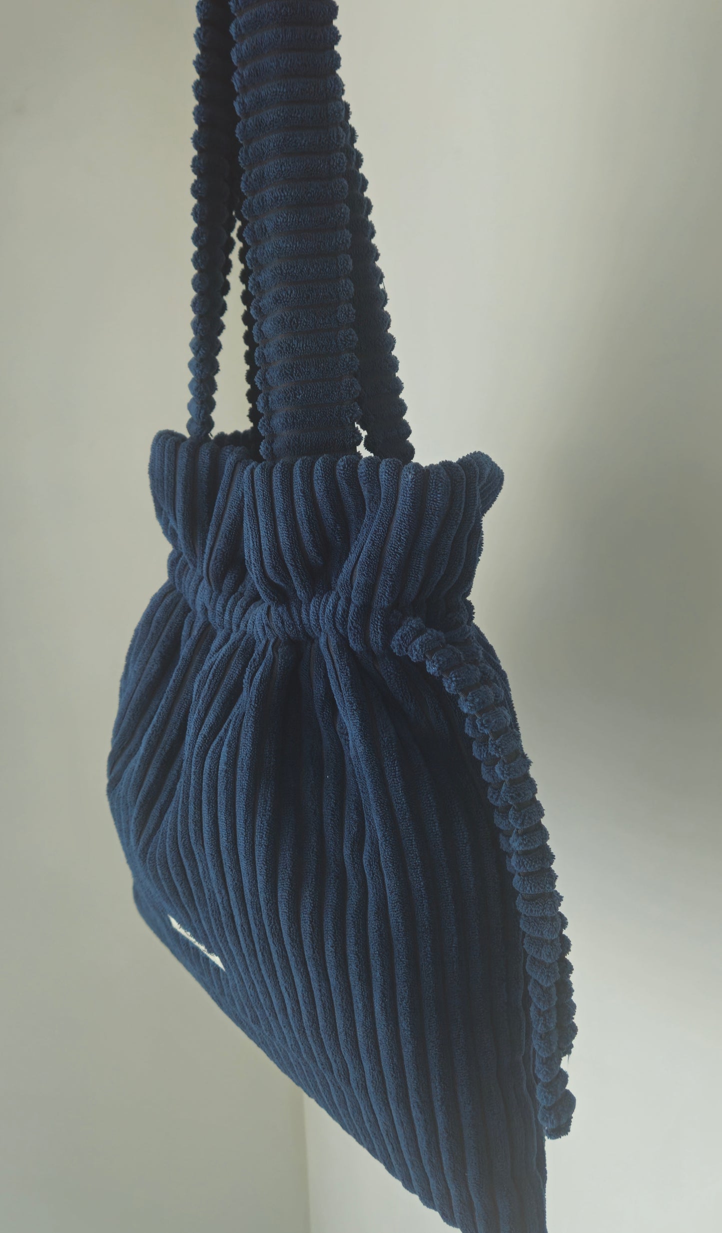Sac tote bag JULIETTE resserrable en velours côtelé bleu marine