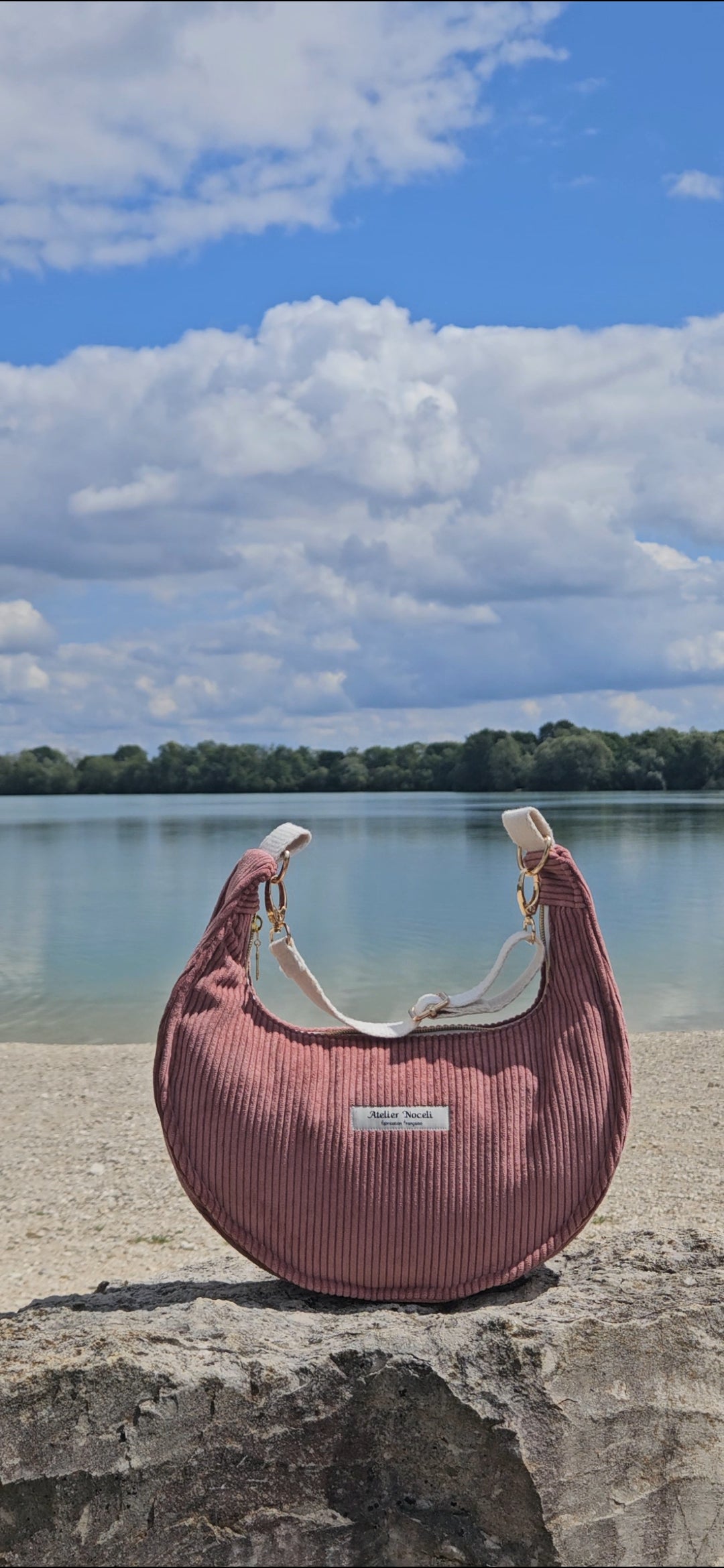 Sac à main demi-lune AURORE velours côtelé rose pâle