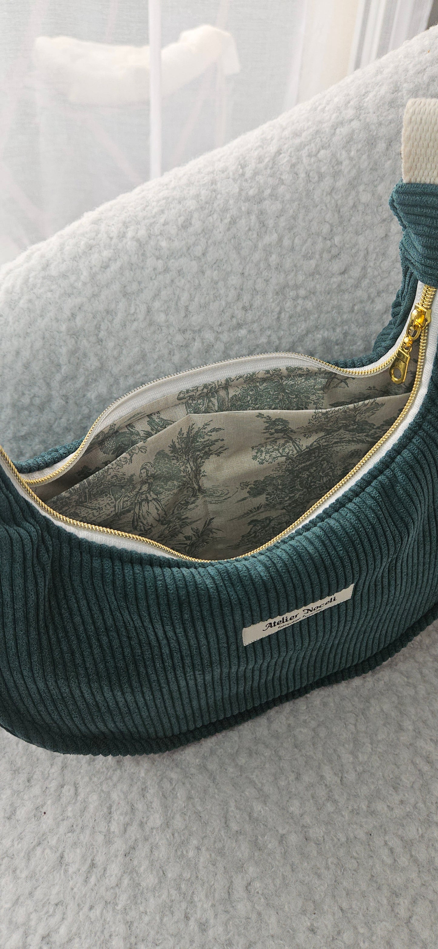 Sac à main demi-lune AURORE velours côtelé vert sapin