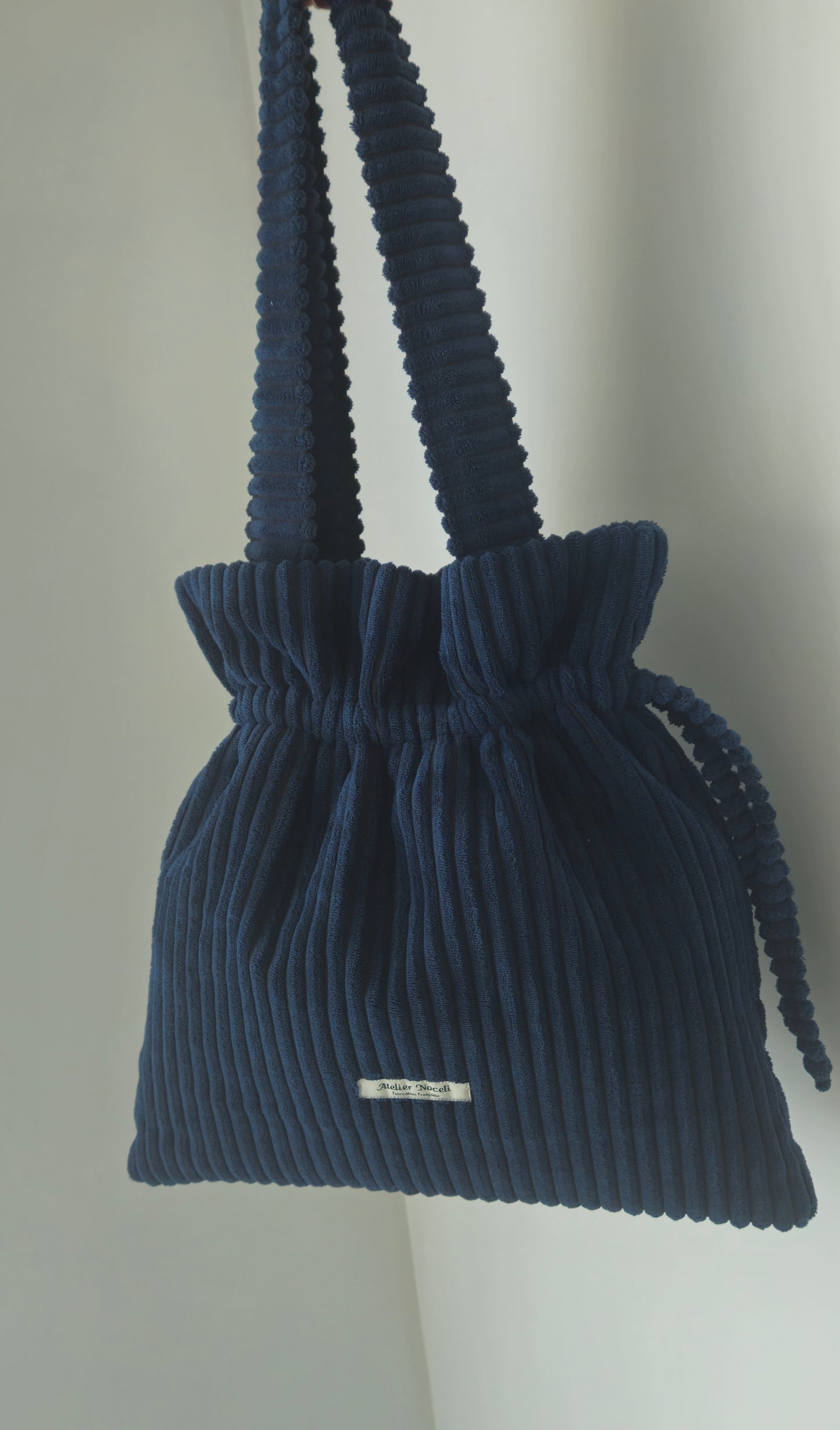 Sac tote bag JULIETTE resserrable en velours côtelé bleu marine
