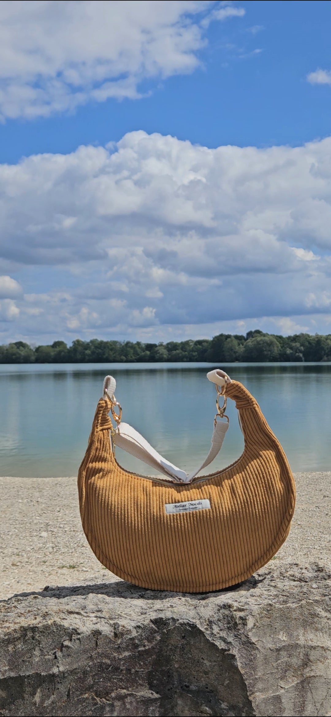 Sac à main demi-lune AURORE velours côtelé jaune ocre