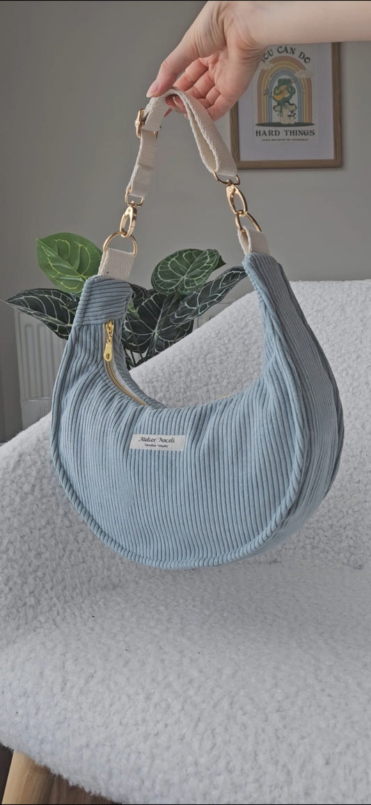 sac demi lune fait main en france bleu ciel