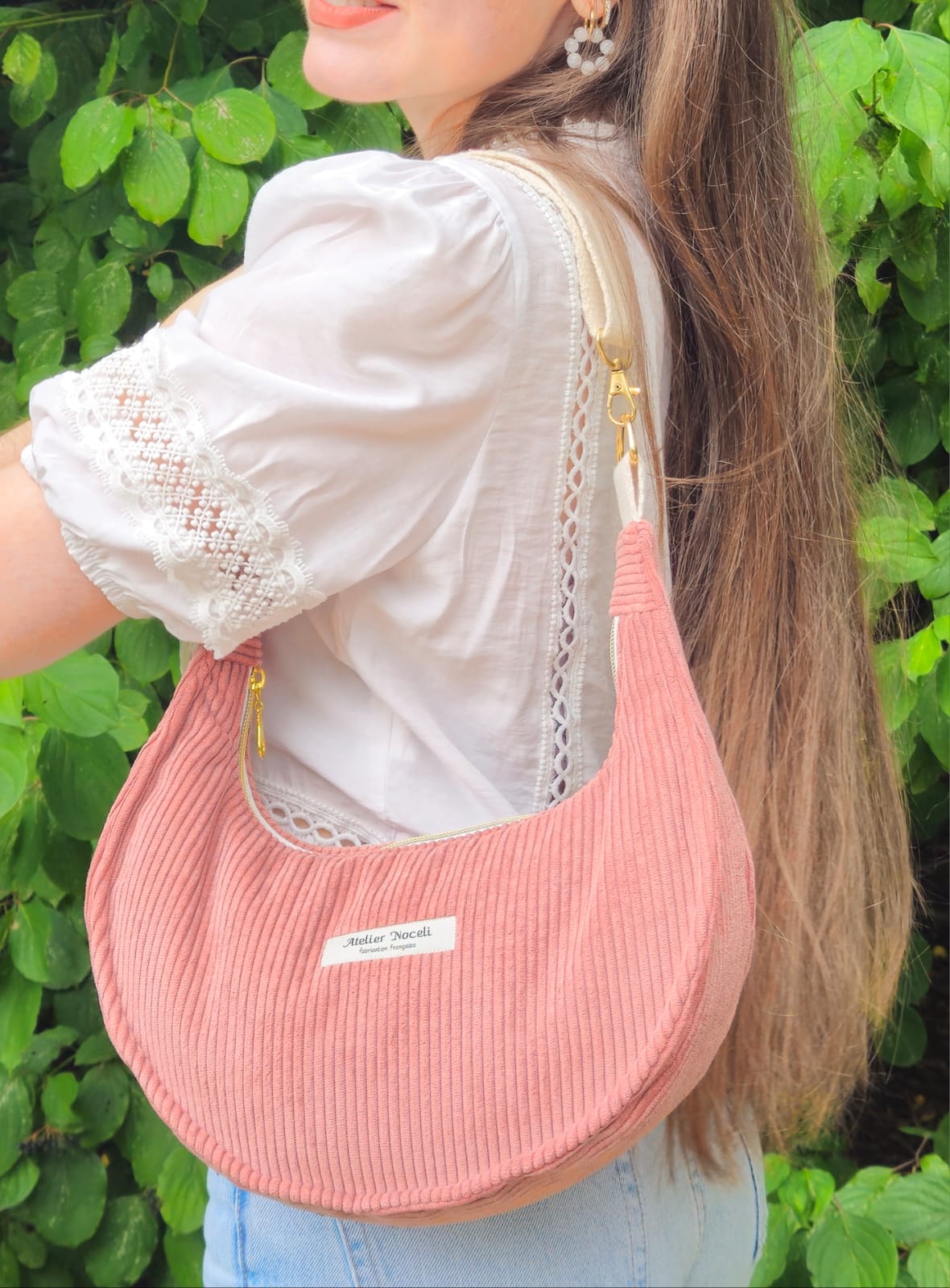 Sac à main demi-lune AURORE velours côtelé rose pâle