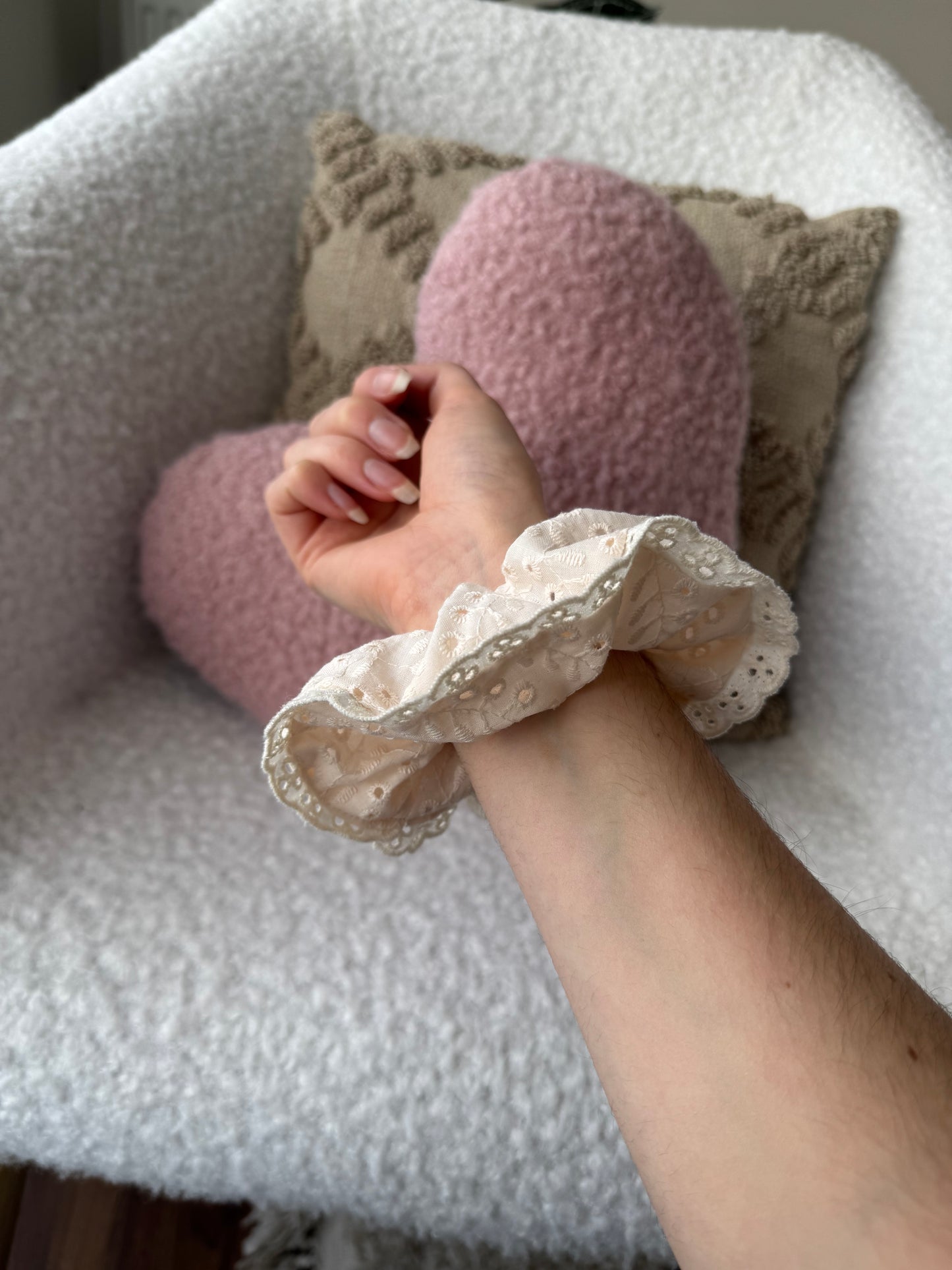 Chouchou fait main dentelle de coton ivoire