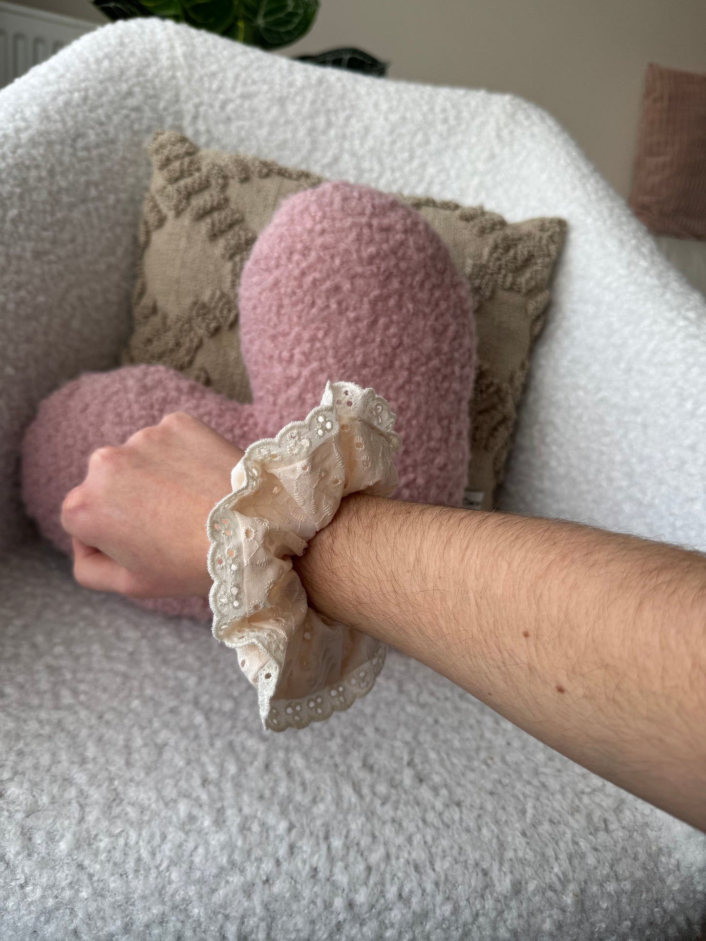 Chouchou fait main dentelle de coton ivoire