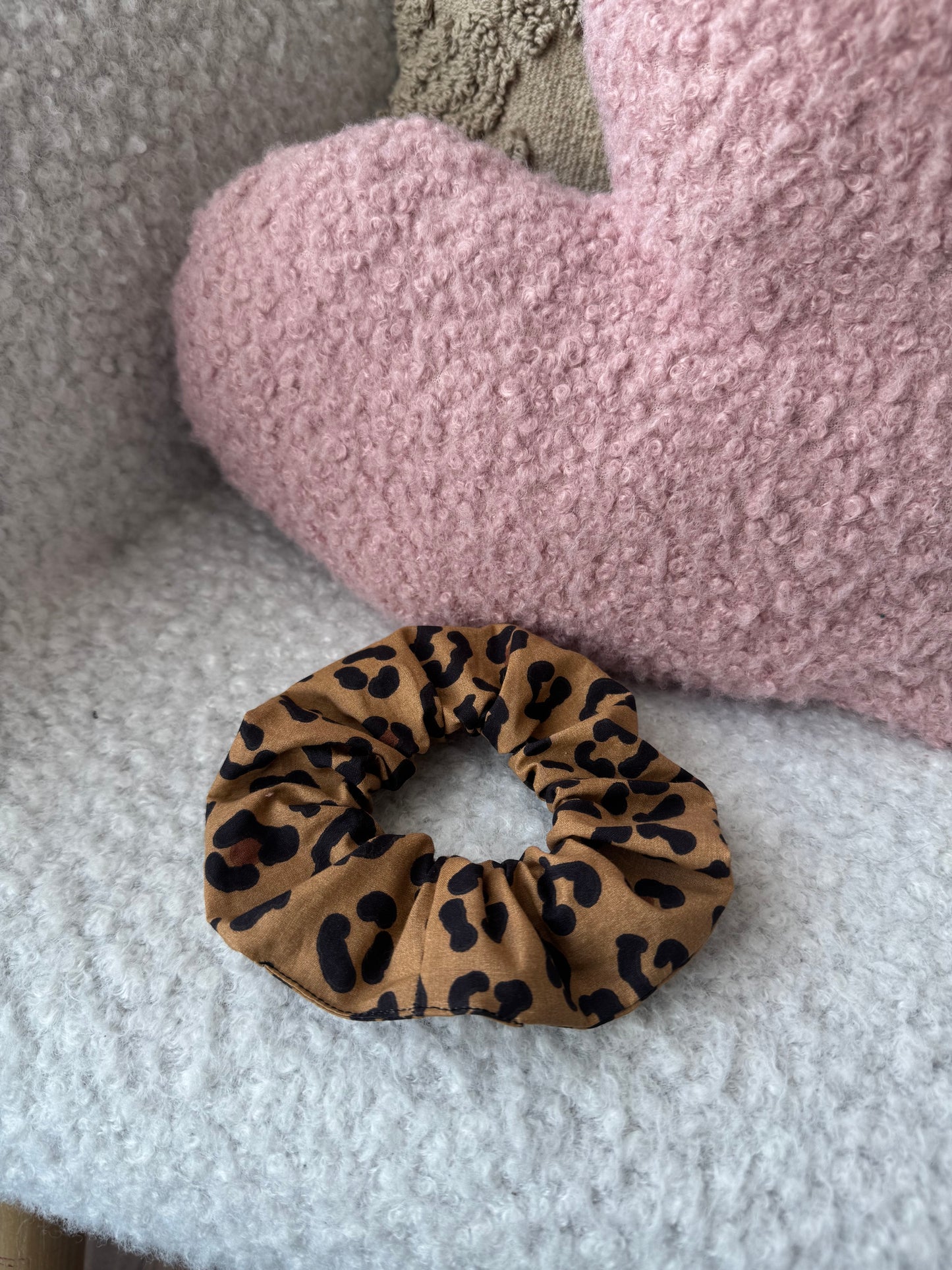 Chouchou fait main en France motifs léopard