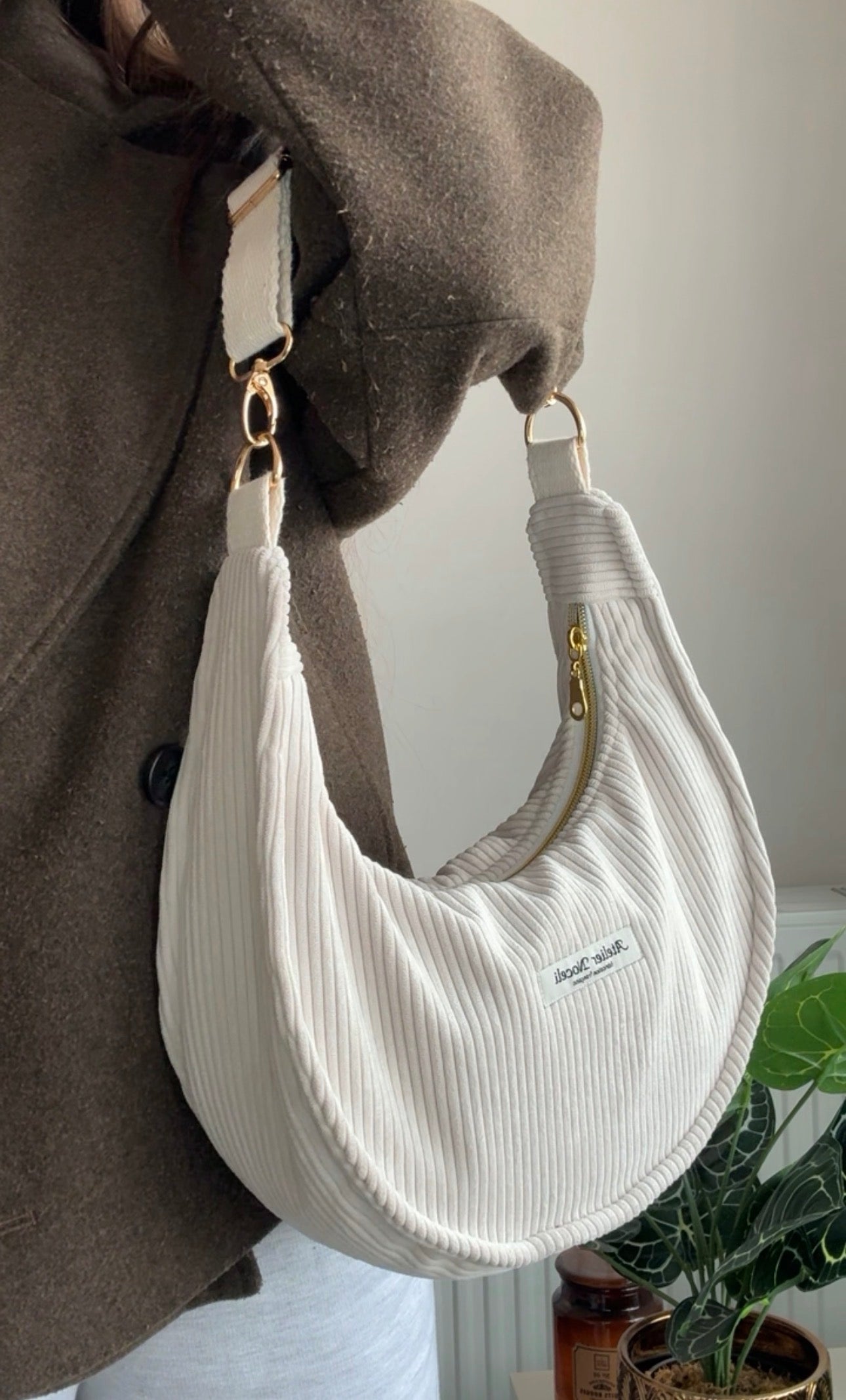 Sac demi-lune AURORE velours cotelé beige
