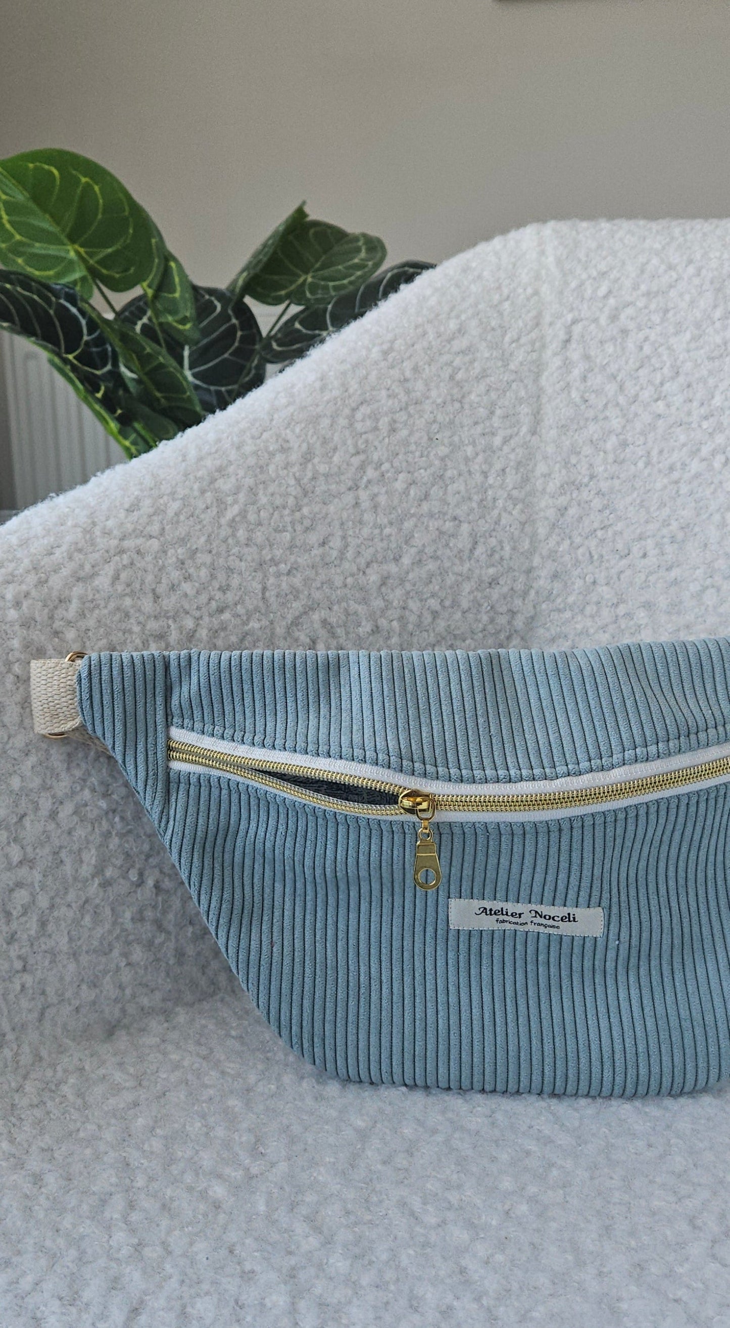 Sac banane en velours cotelé bleu ciel et toile de jouy fait main en france tendance personnalisable