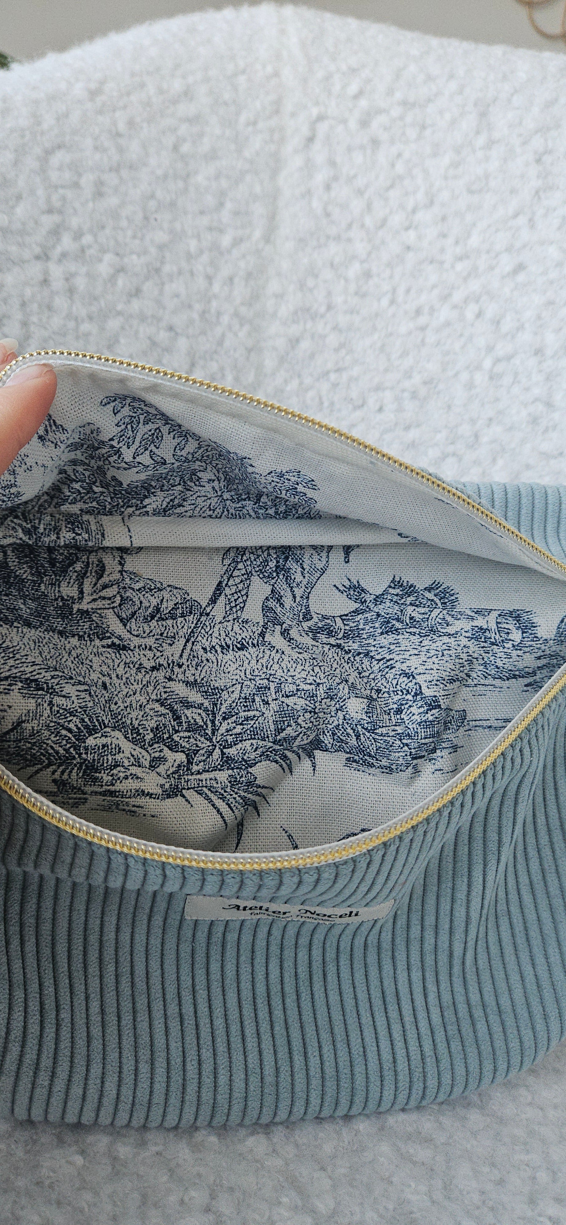 Sac banane en velours cotelé bleu ciel et toile de jouy fait main en france tendance personnalisable