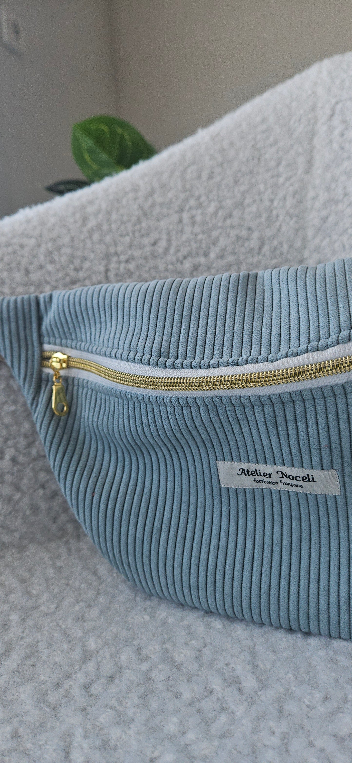 Sac banane en velours cotelé bleu ciel et toile de jouy fait main en france tendance personnalisable