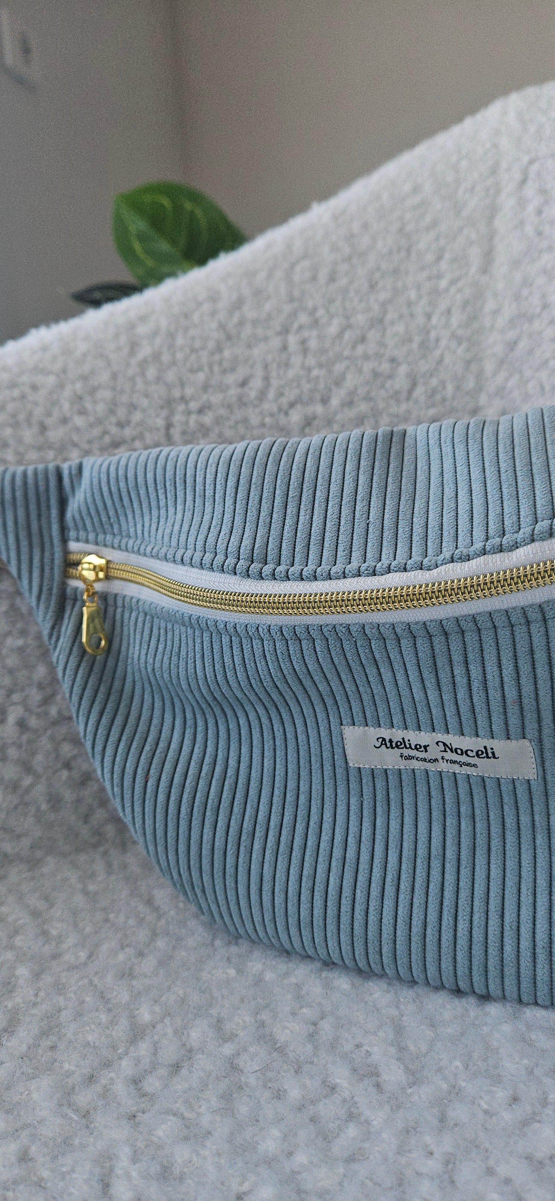 Sac banane en velours cotelé bleu ciel et toile de jouy fait main en france tendance personnalisable