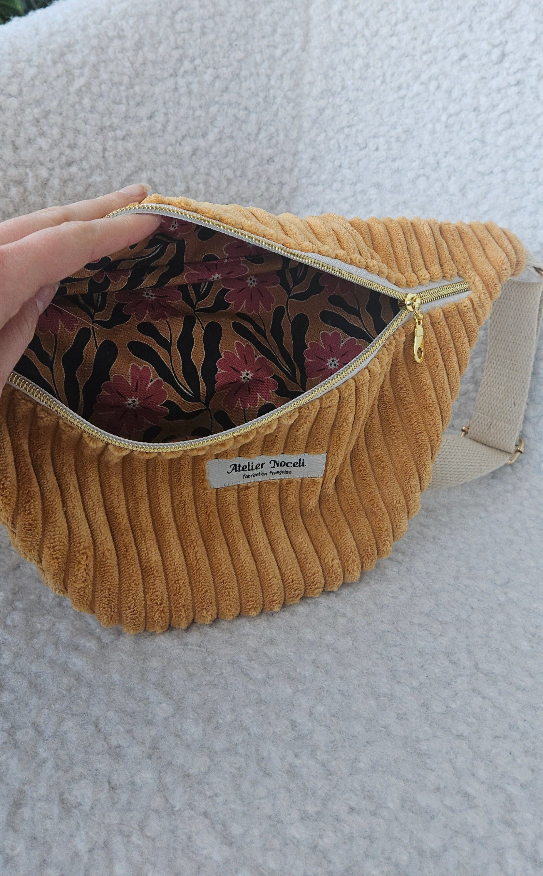 Sac banane en velours cotelé jaune moutarde fait main en france tendance personnalisable
