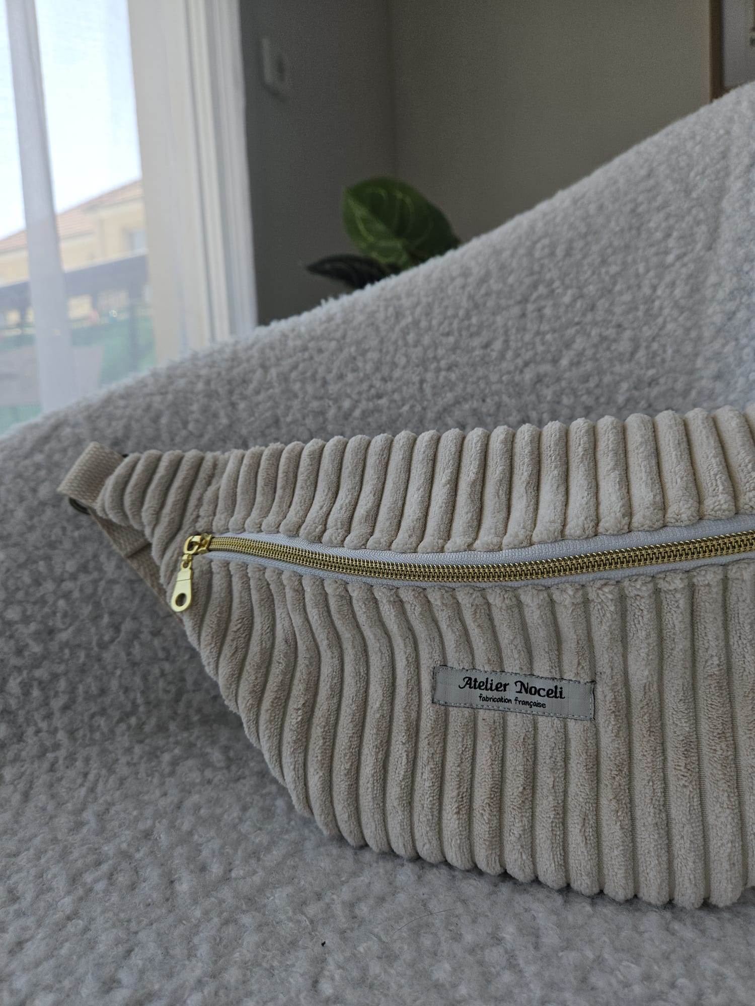 sac banane fait main en france en velours cotelé beige   printanier chic et elegant , idée cadeau, fete de mere , anniversaire, noel