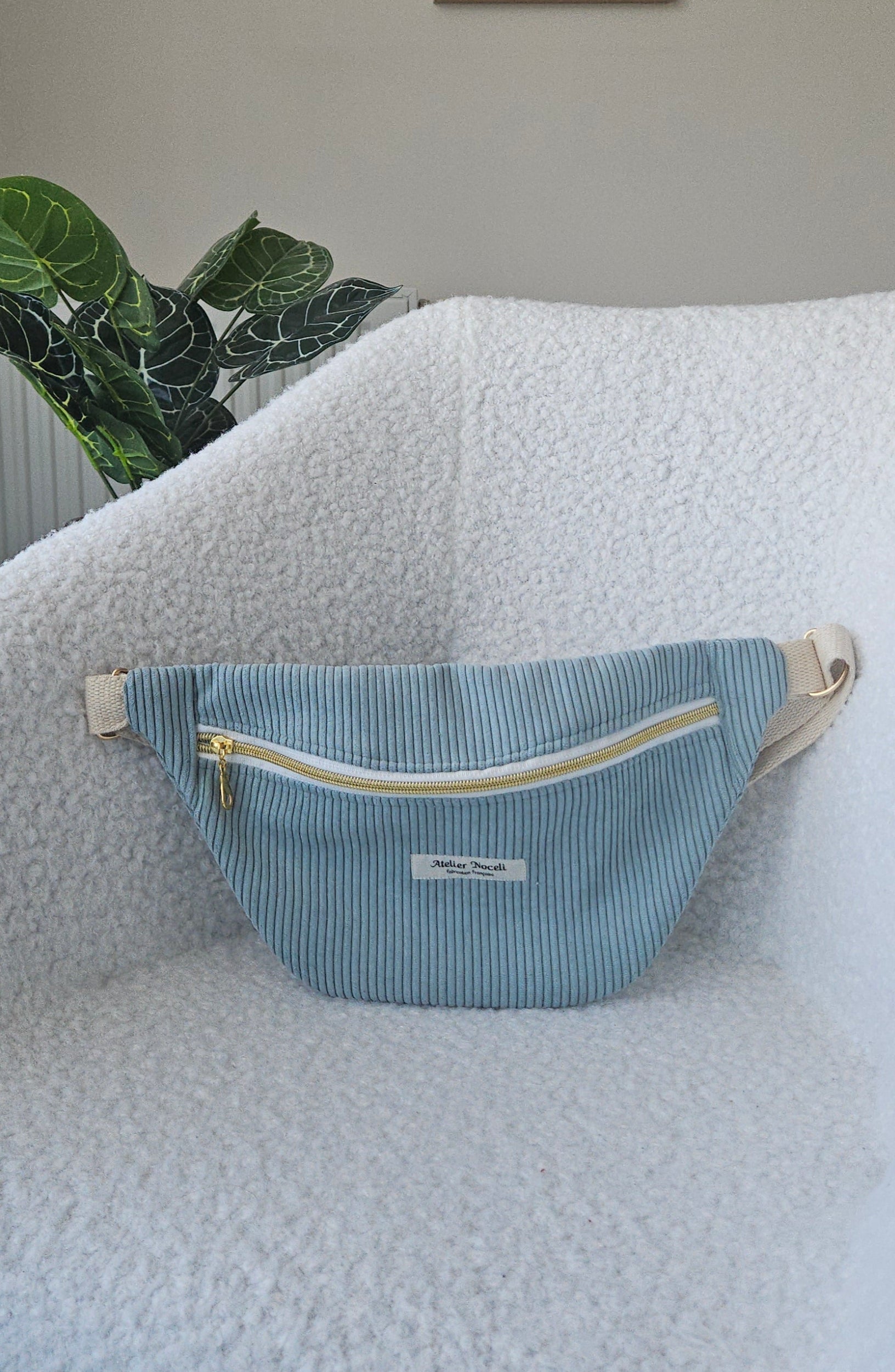 Sac banane en velours cotelé bleu ciel et toile de jouy fait main en france tendance personnalisable
