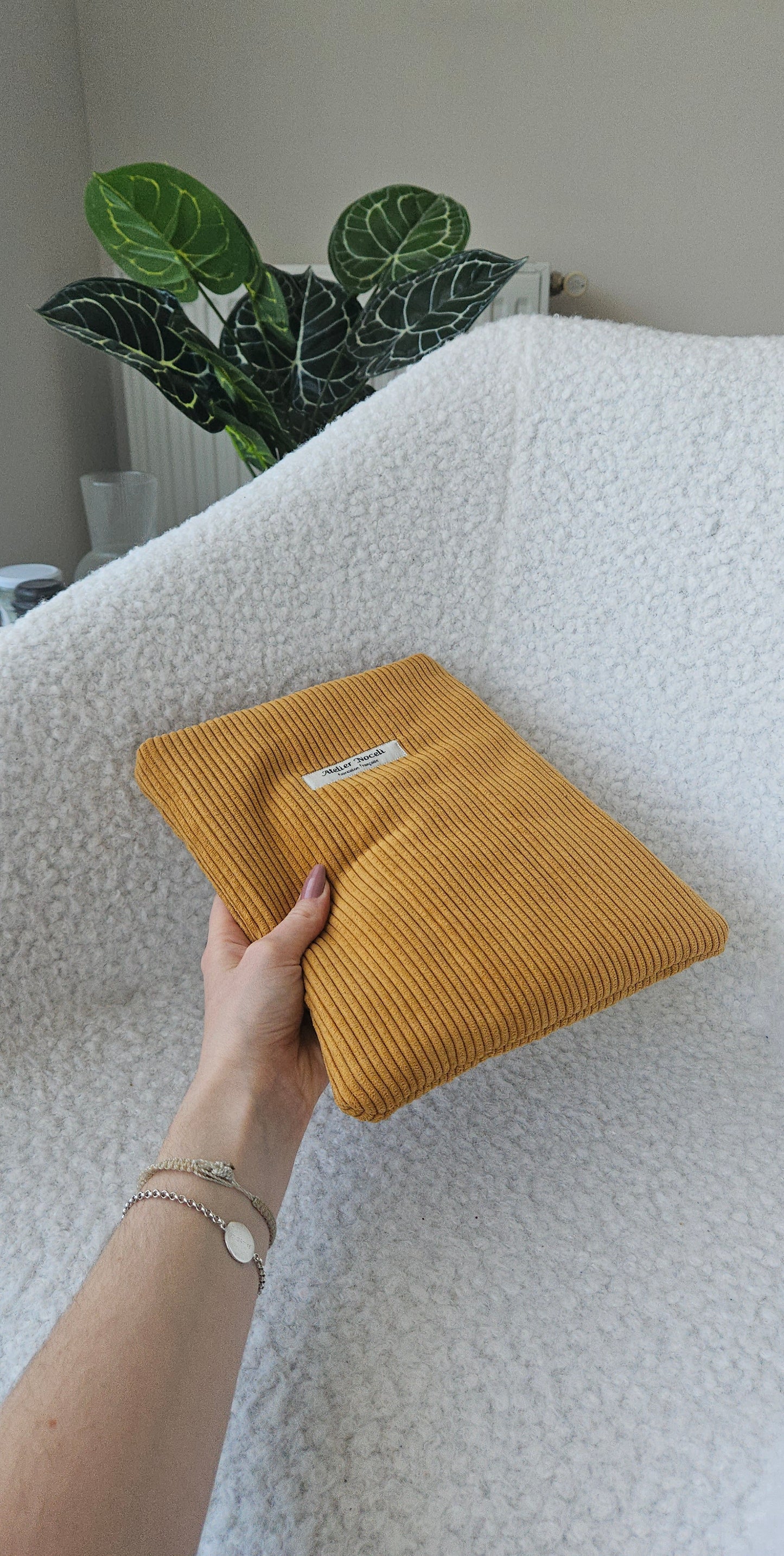 Housse de livre en velours cotelé jaune ocre