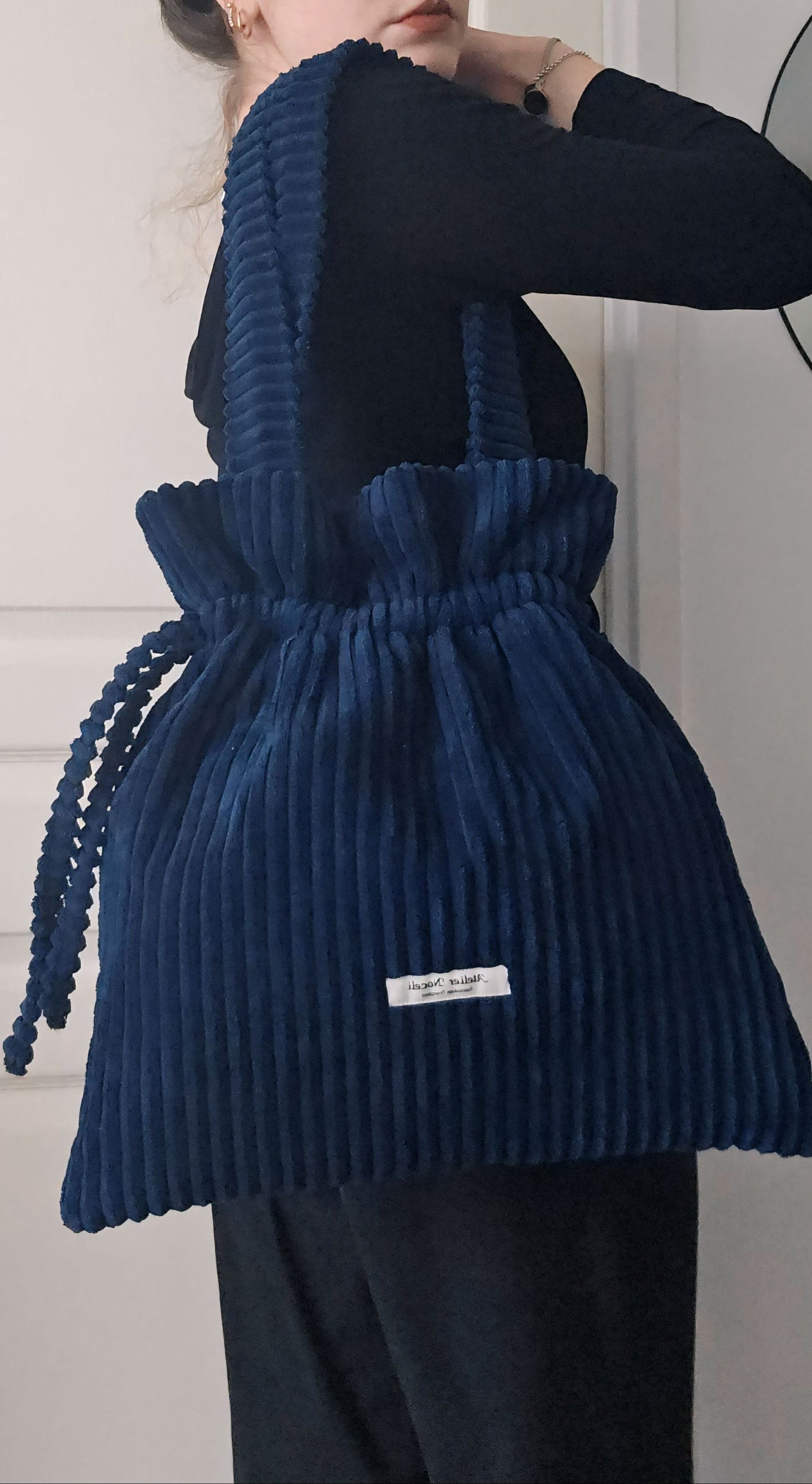 Sac tote bag JULIETTE resserrable en velours côtelé bleu marine