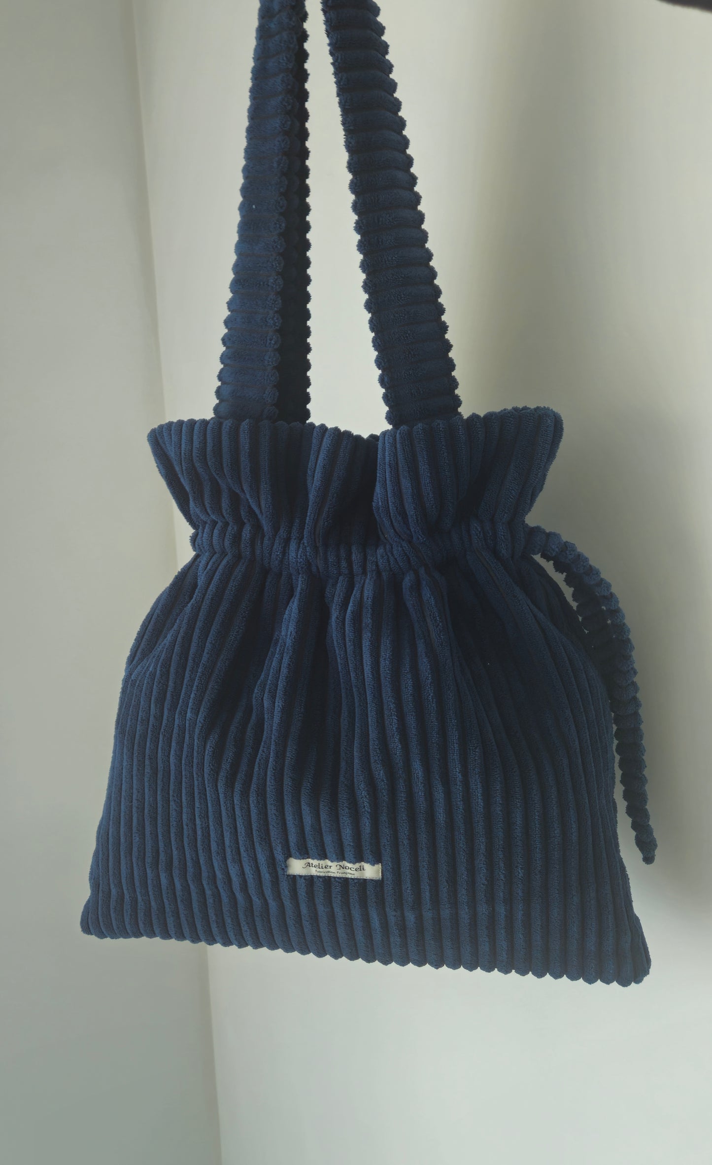 Sac tote bag JULIETTE resserrable en velours côtelé bleu marine