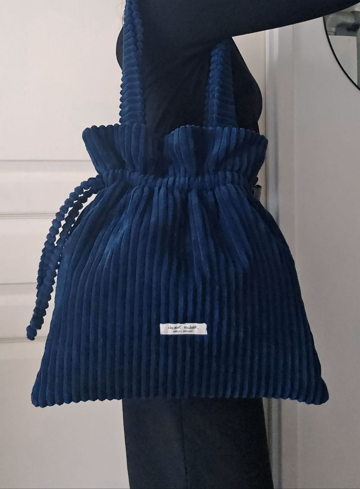 Sac tote bag JULIETTE resserrable en velours côtelé bleu marine