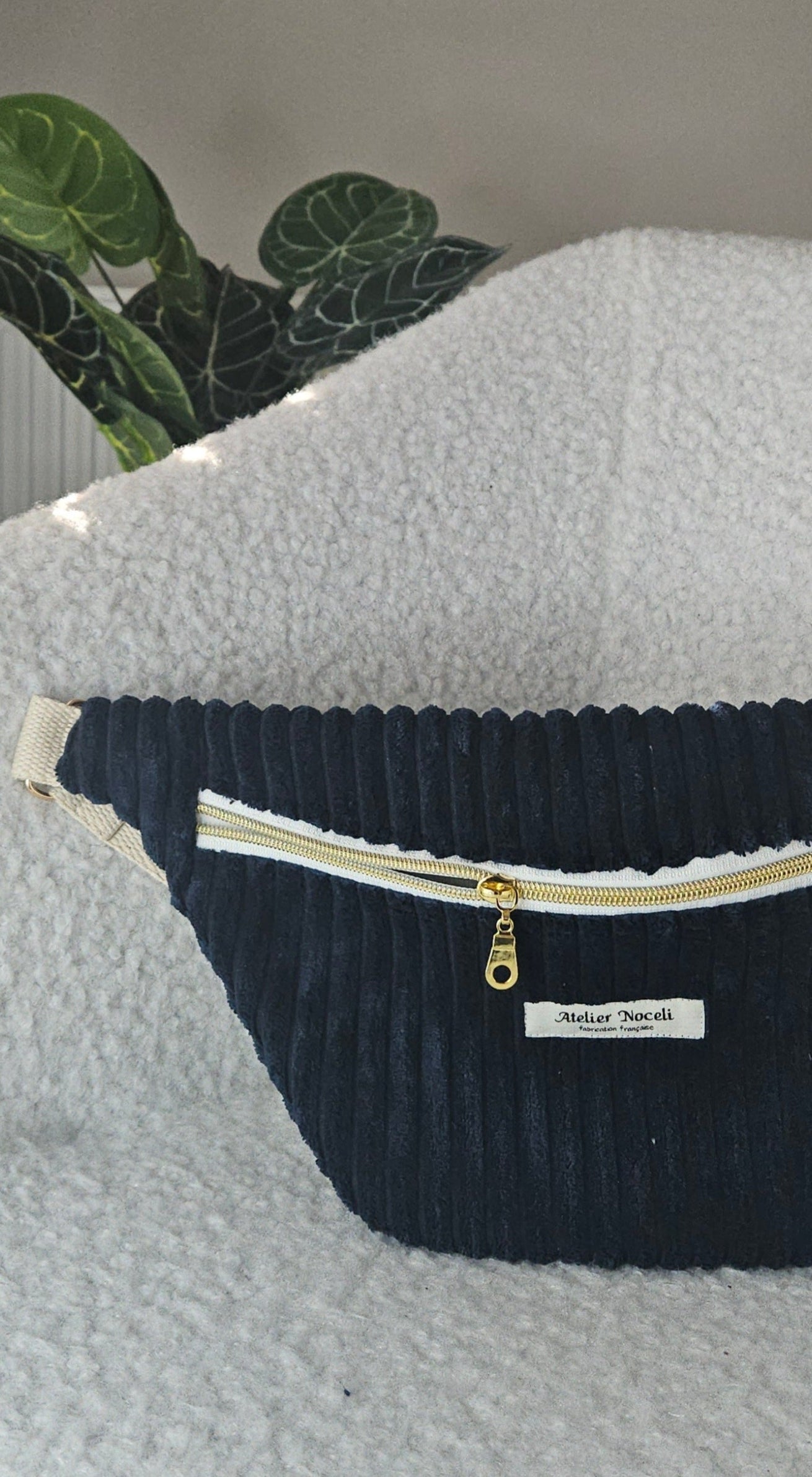 sac banane fait main en france en velours cotelé bleu marine tendance