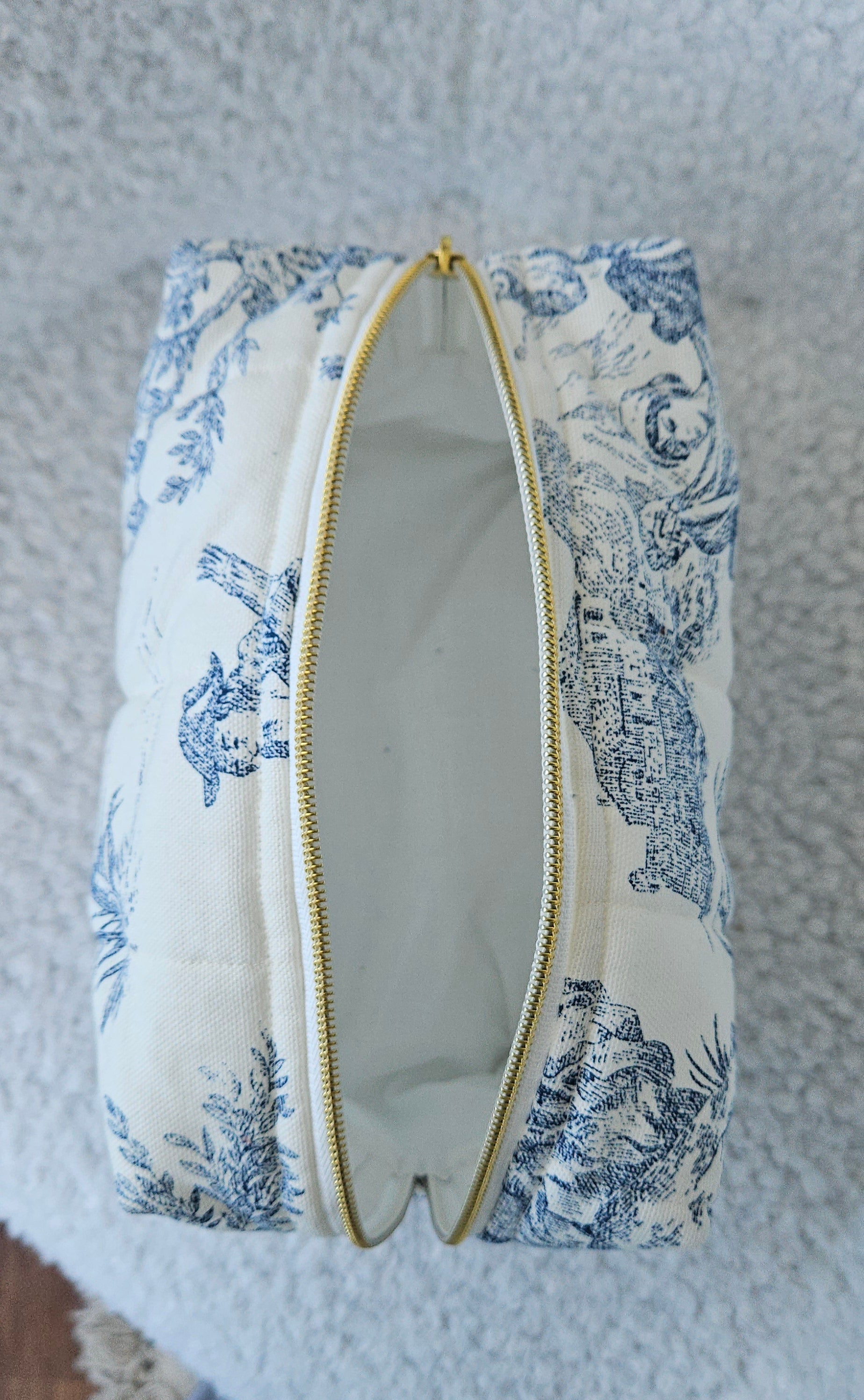 trousse de toilette en toile de jouy trousse à maquillage faite main en france