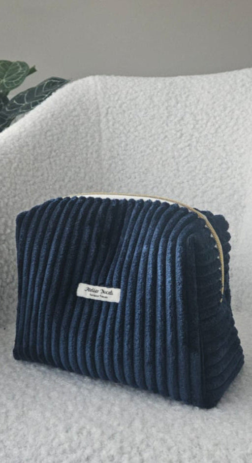 trousse de toilette ou trousse à maquillage en velours bleu marine faite main en france