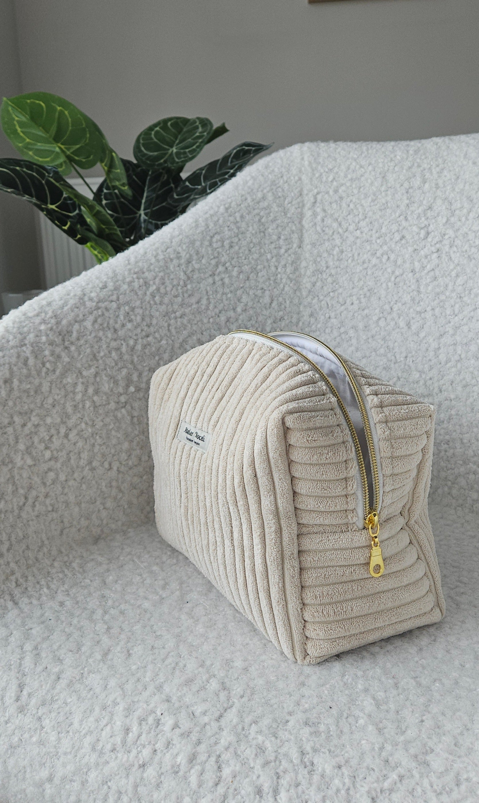 trousse de toilette en velours cotelé beige fait main en france