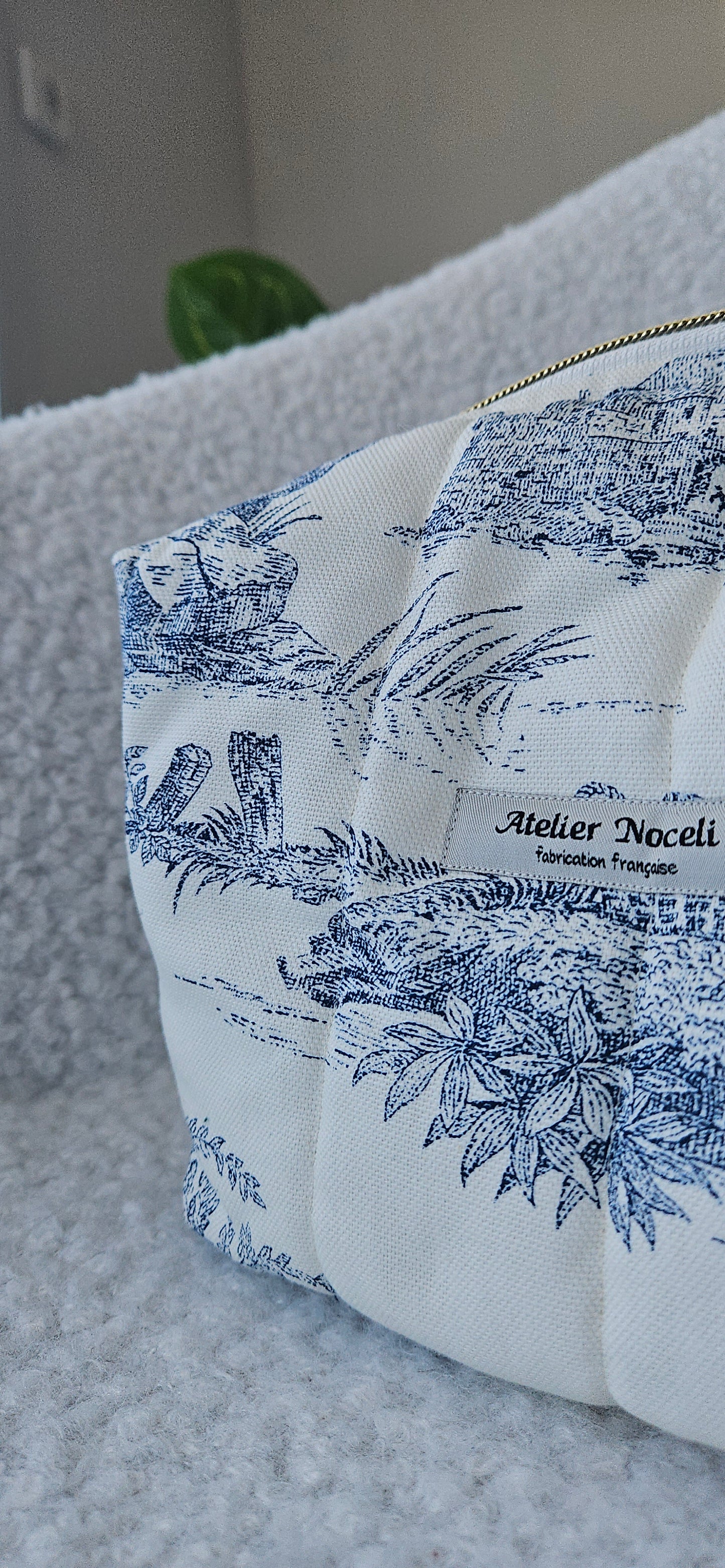 trousse de toilette en toile de jouy trousse à maquillage faite main en france