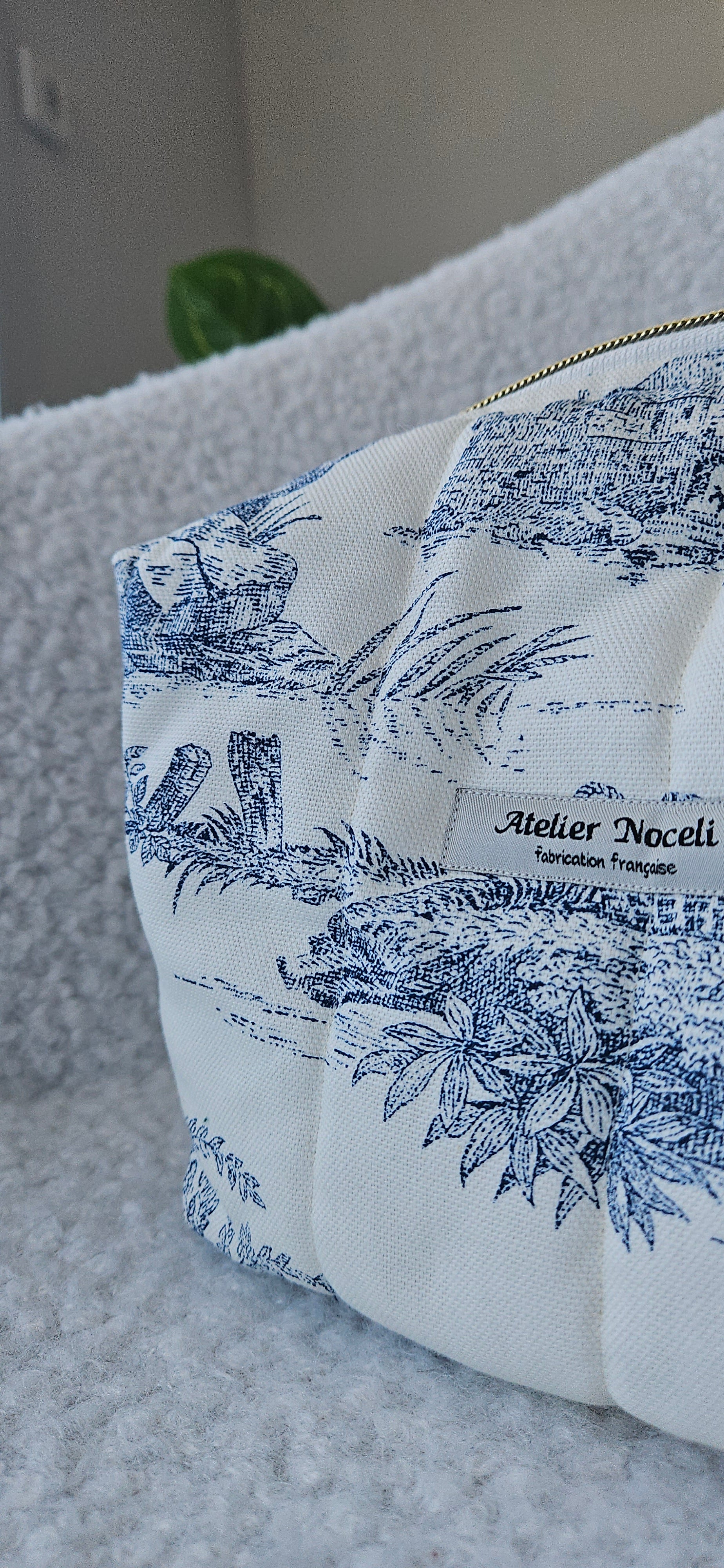 trousse de toilette en toile de jouy trousse à maquillage faite main en france