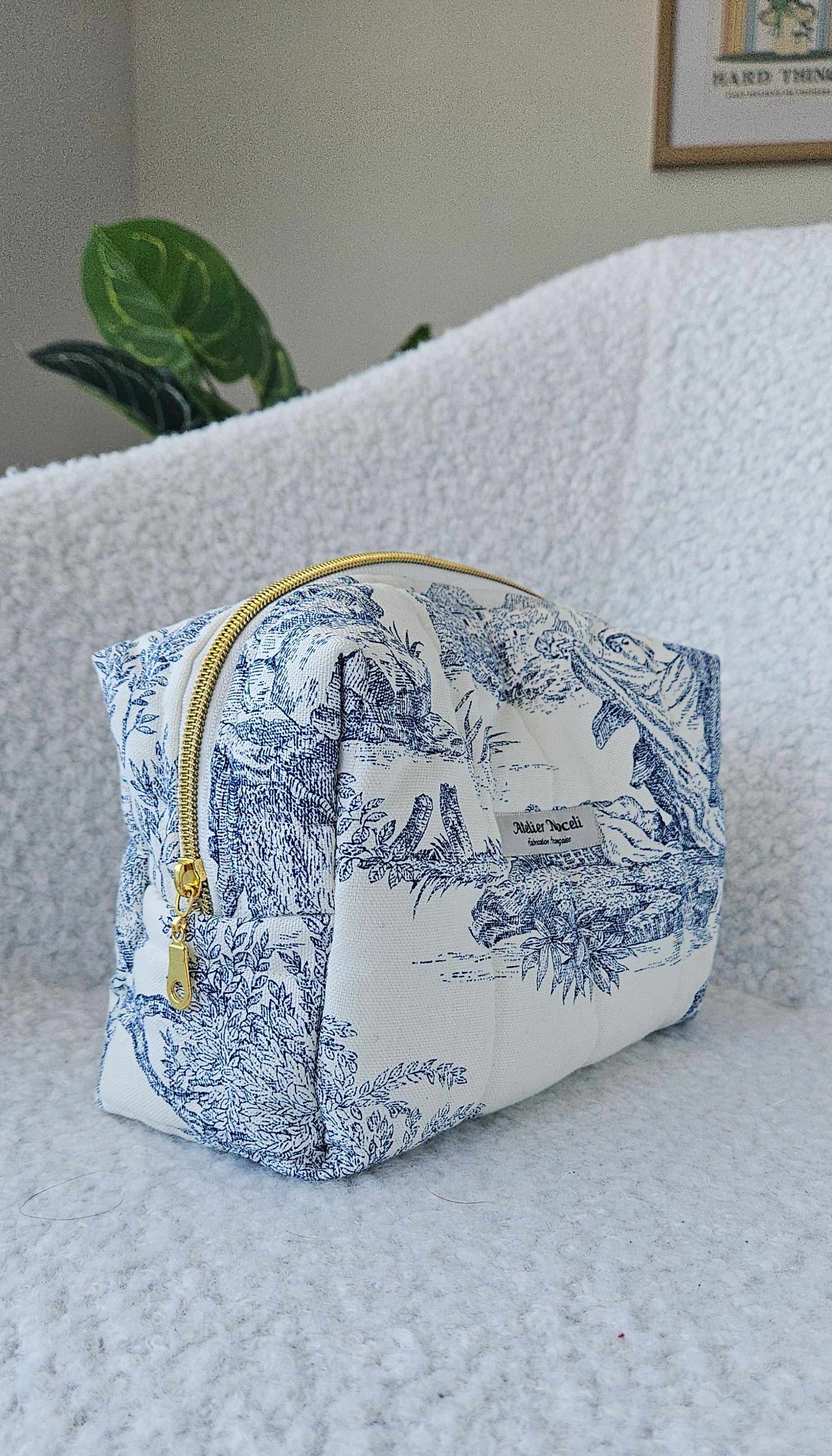 trousse de toilette en toile de jouy trousse à maquillage faite main en france