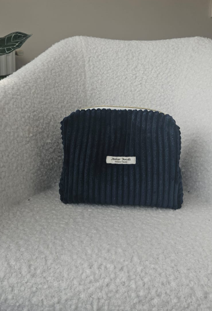 trousse de toilette ou trousse à maquillage en velours bleu marine faite main en france
