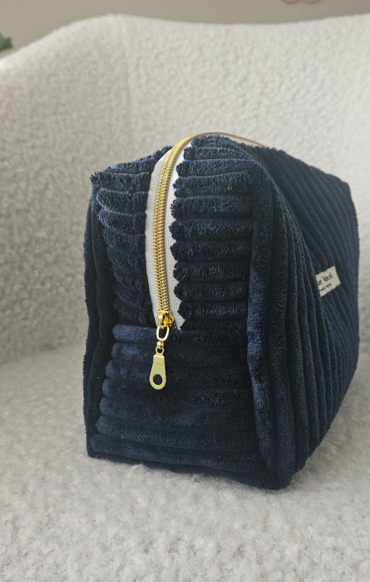 trousse de toilette ou trousse à maquillage en velours bleu marine faite main en france