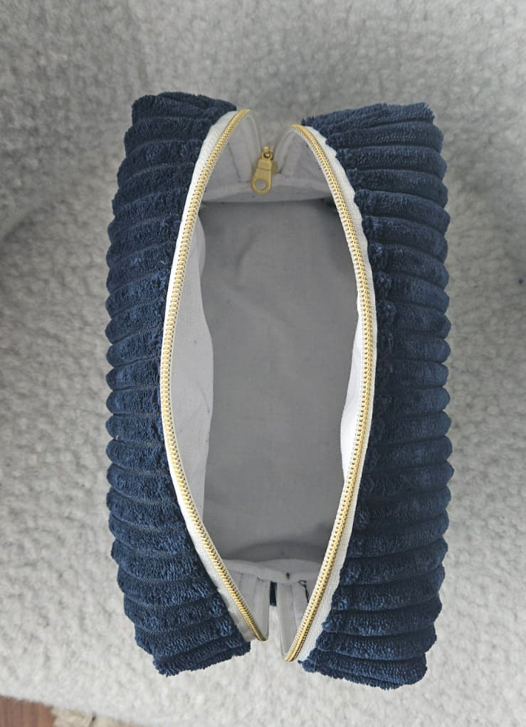 trousse de toilette ou trousse à maquillage en velours bleu marine faite main en france