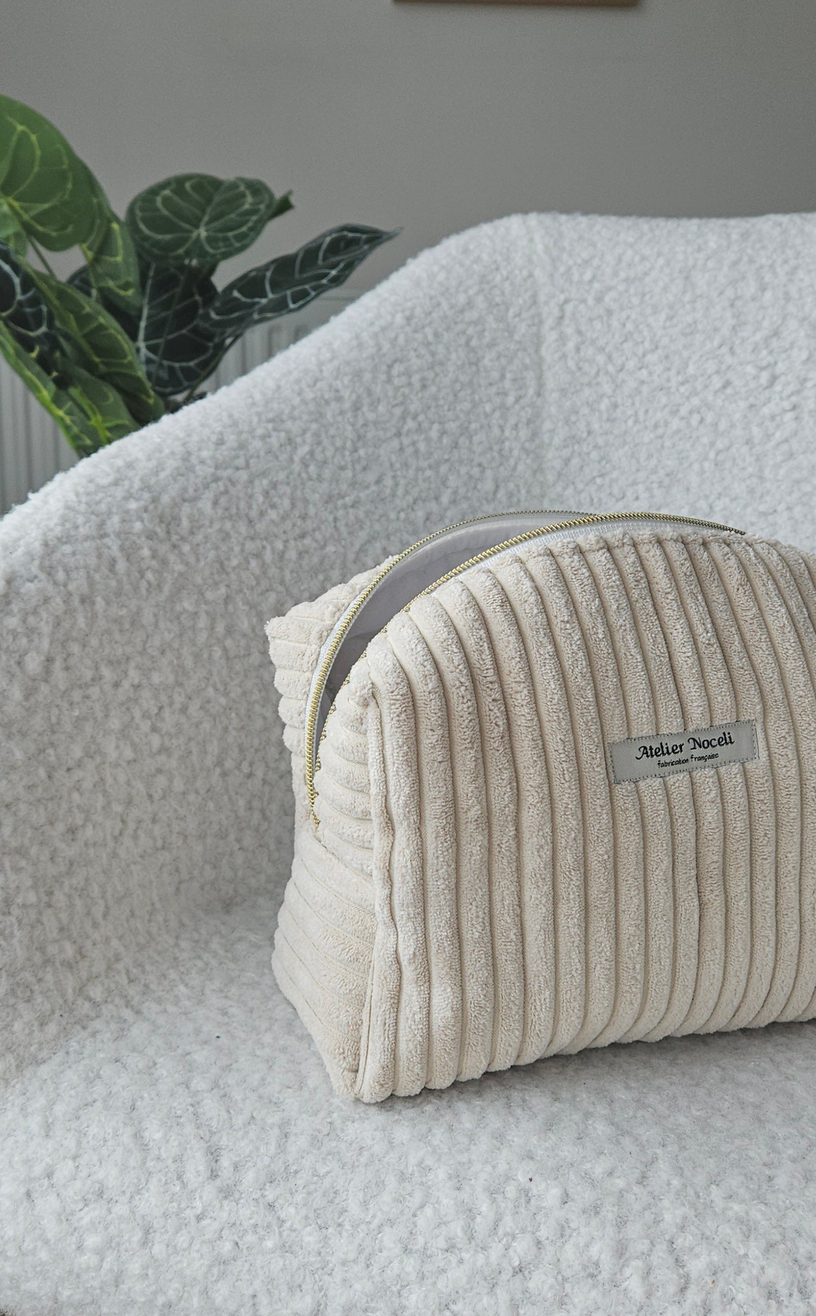 trousse de toilette en velours cotelé beige fait main en france